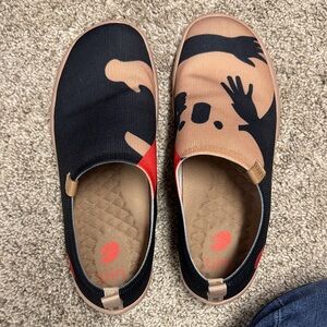 UIN Slip-On Shoes - Black and Tan